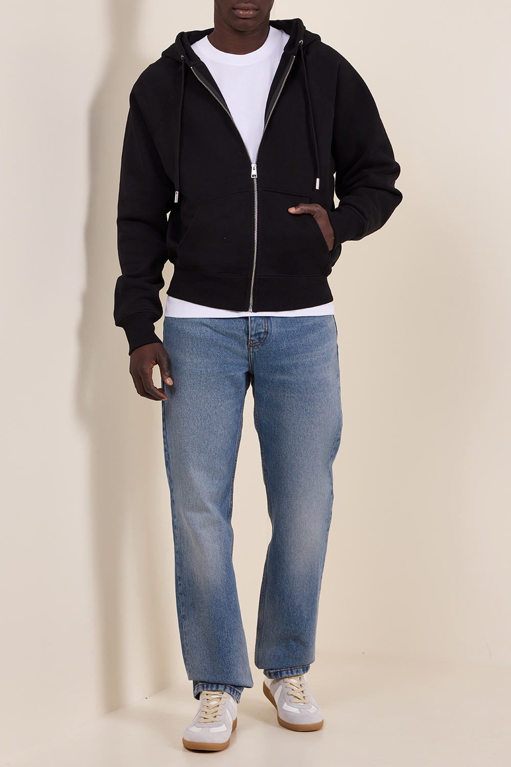 תמונת כל הלוק של ז'קט קפוצ'ון